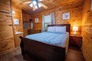 2 bedrooms, internet, bed sheets - Mountaineer Cabin 4 - Hot Tub & Fireplace close to New River Gorge National Park (Hico)