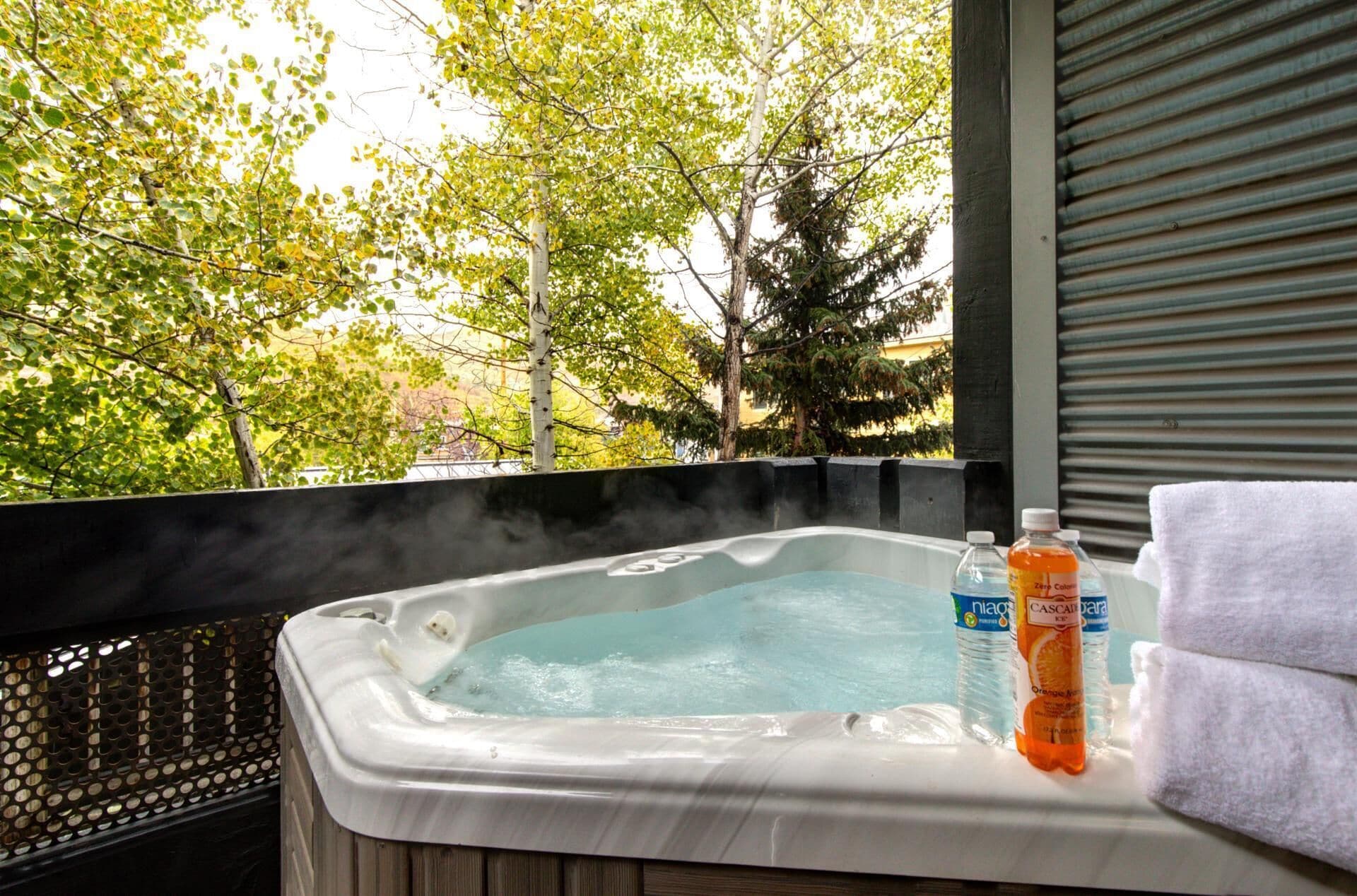 Studio (4 Bedrooms) | Bathroom | Shower, designer toiletries