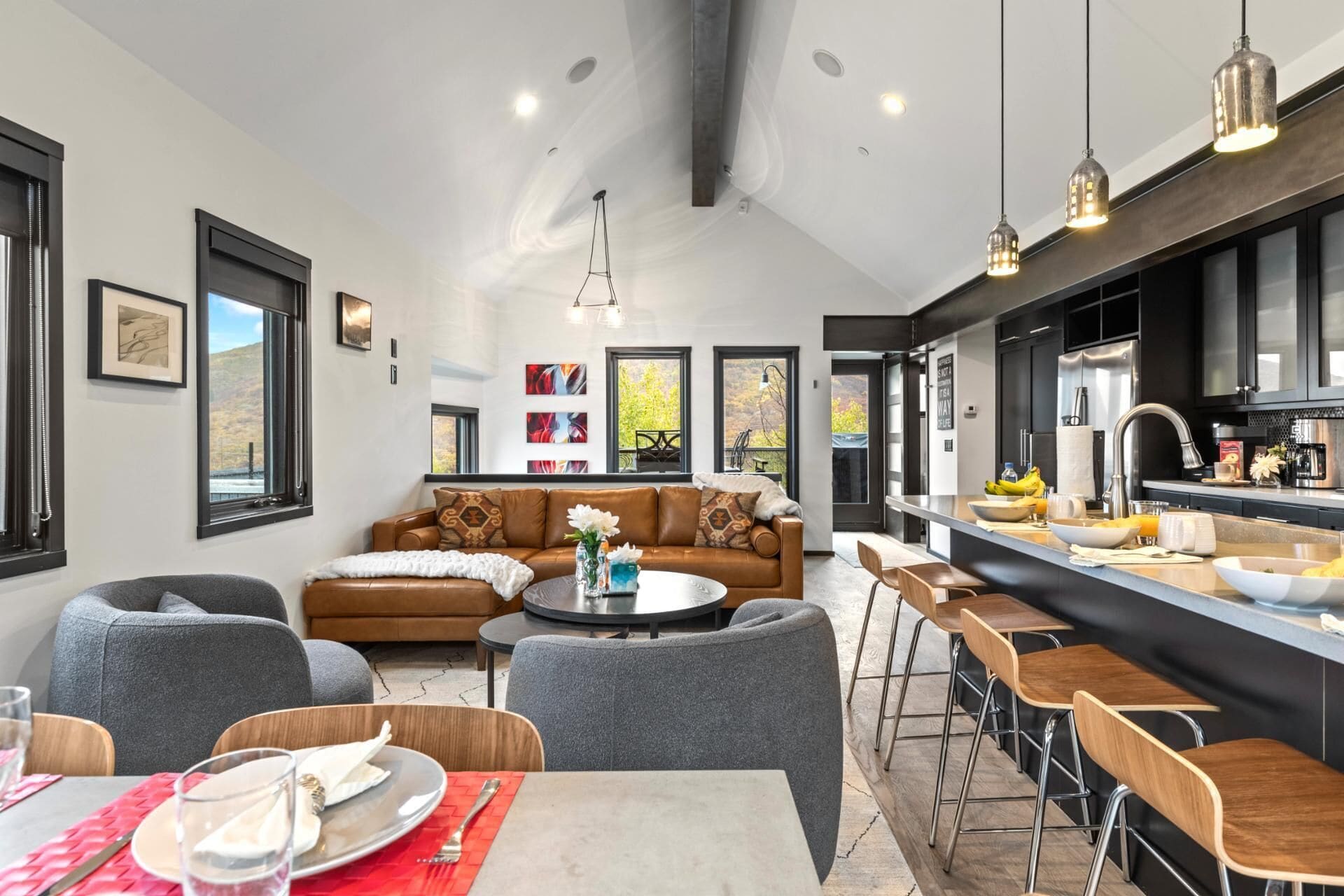 Studio (4 Bedrooms) | Living room | TV