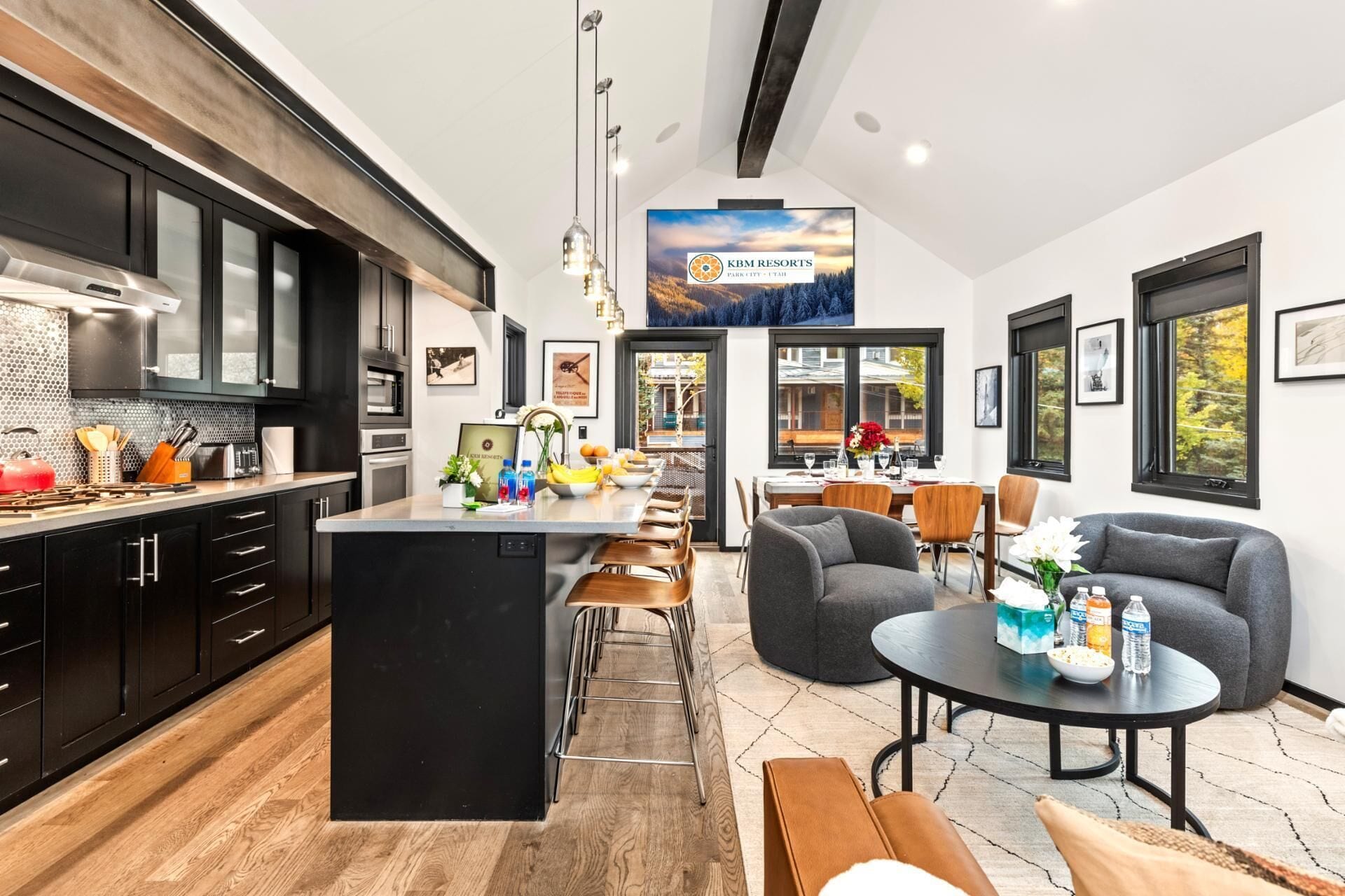 Studio (4 Bedrooms) | Private kitchen | Fridge, microwave, oven, stovetop