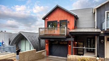 Studio (4 Bedrooms) | Property entrance