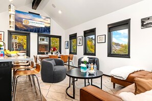 開放式客房 (4 Bedrooms) | 客廳 | 電視