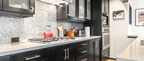 Studio (4 Bedrooms) | Private kitchen | Fridge, microwave, oven, stovetop