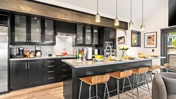 Studio (4 Bedrooms) | Front of property