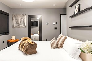 Studio (4 Bedrooms) | 4 makuuhuonetta, kannettavalle tietokoneelle sopiva työtila