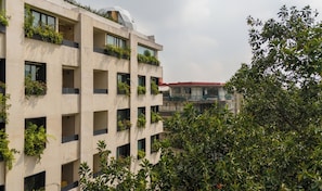Vista frontal de la propiedad