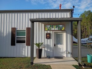 Exterior detail - Hangar and RV Hookup at Twin Lakes Airport S17 for Masters Week - Fly or drive (Trenton)