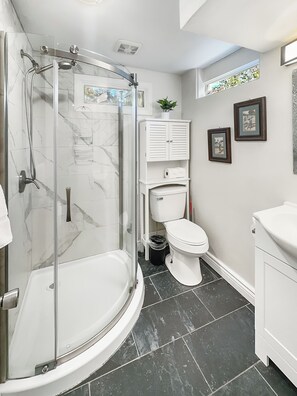 Shower, hair dryer, towels, soap - 2-Bedroom Apartment near Folly Beach & Downtown (Charleston)