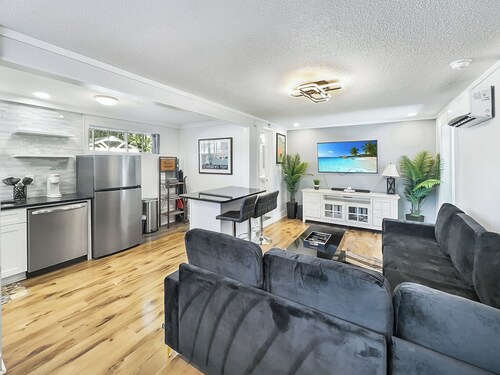 2-Bedroom Apartment near Folly Beach & Downtown