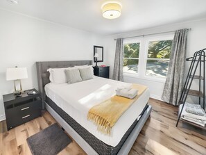 2 bedrooms, iron/ironing board, WiFi, bed sheets - 2-Bedroom Apartment near Folly Beach & Downtown (Charleston)