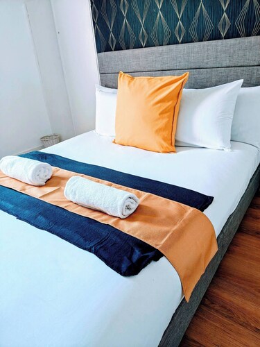 2 bed Holiday Let-Contractors -Parking-Nr to hospital, Uni, City Centre, stadium