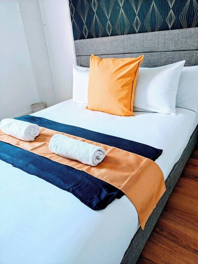 2 bed Holiday Let-Contractors -Parking-Nr to hospital, Uni, City Centre, stadium