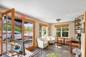 المنشأة من الداخل