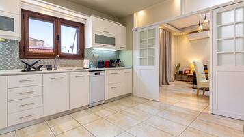 Fridge, microwave, oven, stovetop