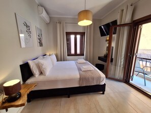 2 chambres, coffres-forts dans les chambres, bureau