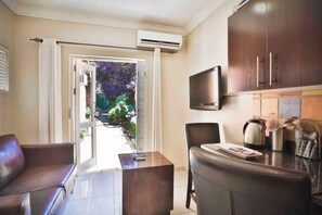 Living area - French Quarter No Loadshedding (Pierre van Ryneveld)