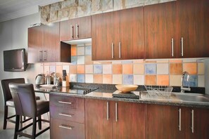 Private kitchen - French Quarter No Loadshedding (Pierre van Ryneveld)