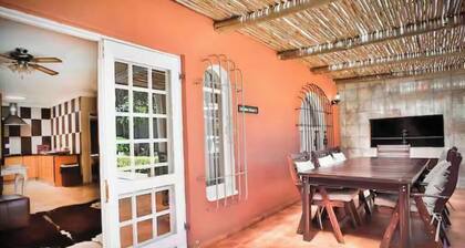 Lovely Two Bedroom Cottage No Loadshedding