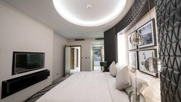 Appartement, 2 slaapkamers, privébadkamer, uitzicht op stad | Een bureau, een laptopwerkplek, gratis wifi