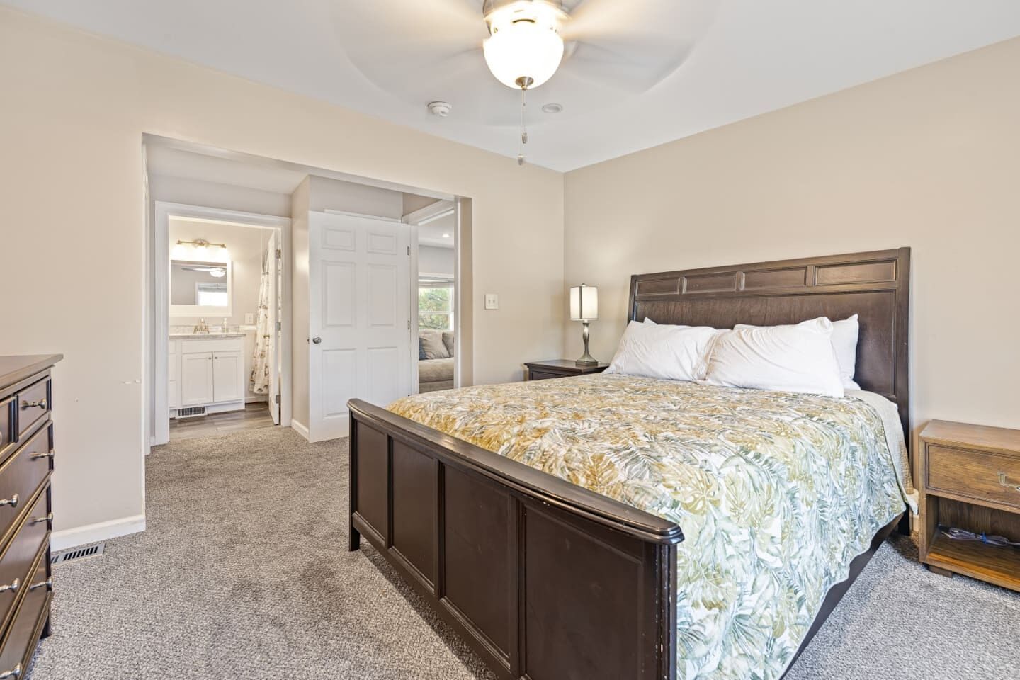 3 bedrooms, desk, iron/ironing board, WiFi