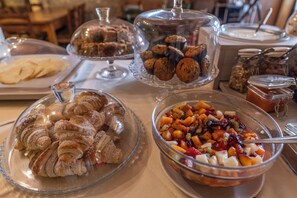 Free daily local cuisine breakfast - Agriturismo Cappellese (Rosignano Marittimo)