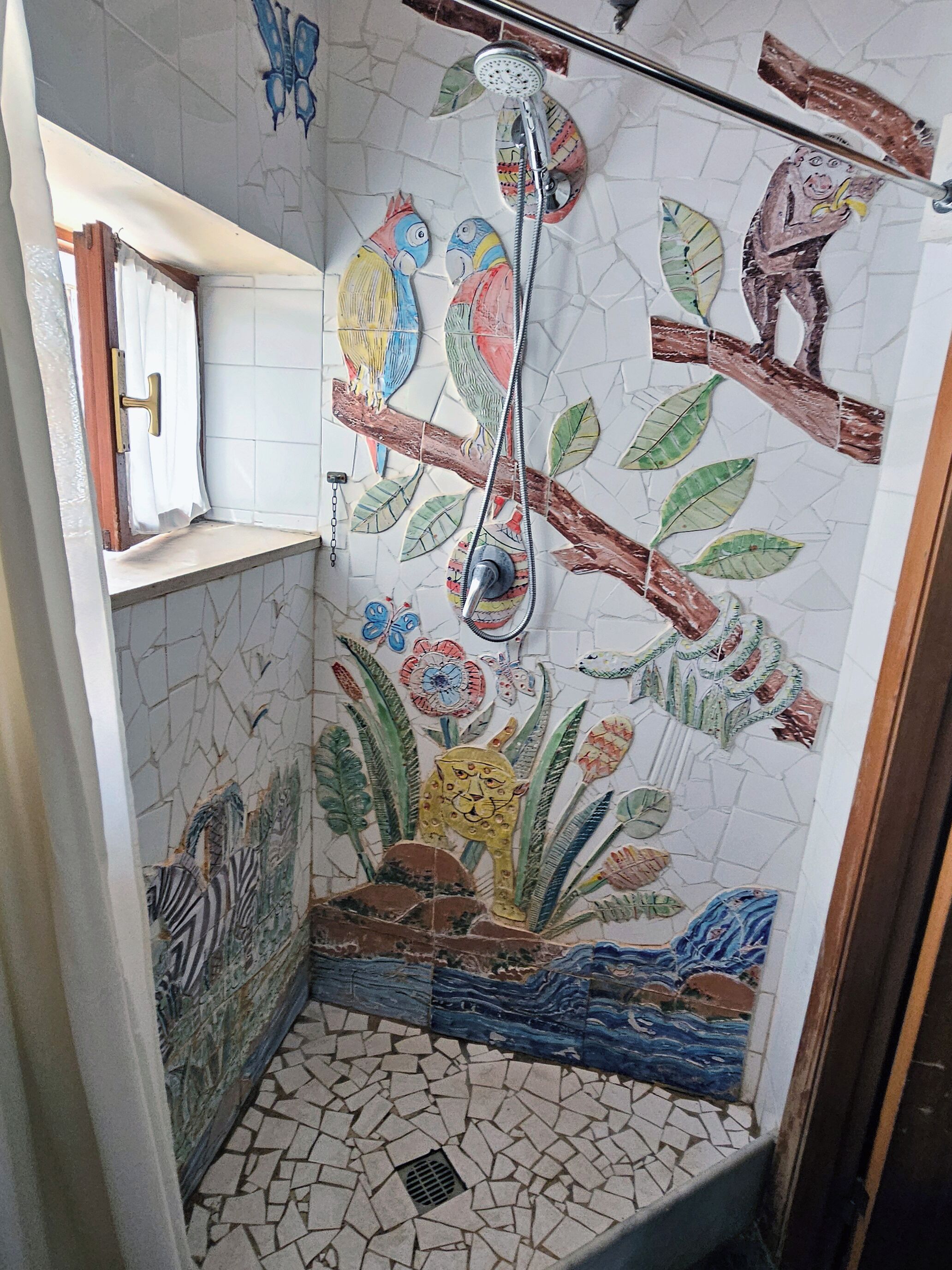Doccia, asciugacapelli, asciugamani, sapone