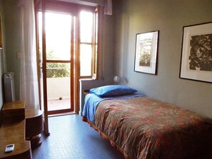 5 bedrooms, in-room safe, iron/ironing board, travel cot