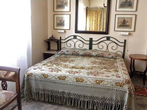 5 chambres, coffres-forts dans les chambres, fer et planche à repasser