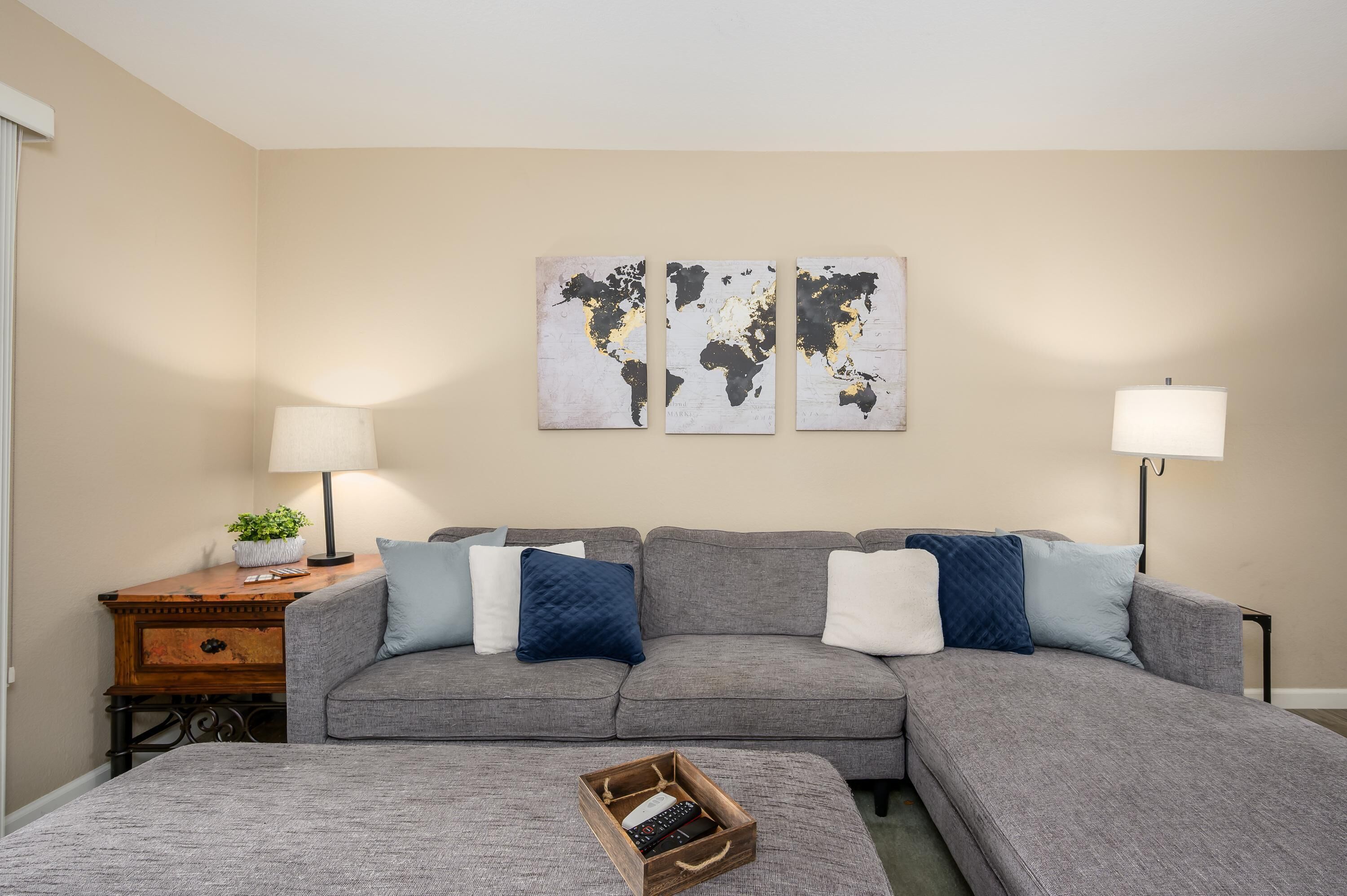 Smart-TV, bordtennis og bøker