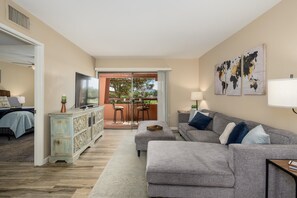 TV connectée, table de tennis de table, livres