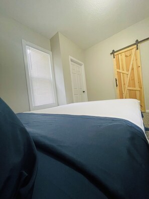 5 habitaciones, tabla de planchar con plancha, wifi y ropa de cama 