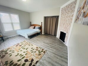 5 bedrooms, iron/ironing board, WiFi, bed sheets