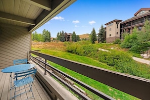 Outdoor dining - Base Camp Condo (Crested Butte)