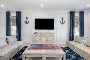 TV, fotballspill og stereoanlegg