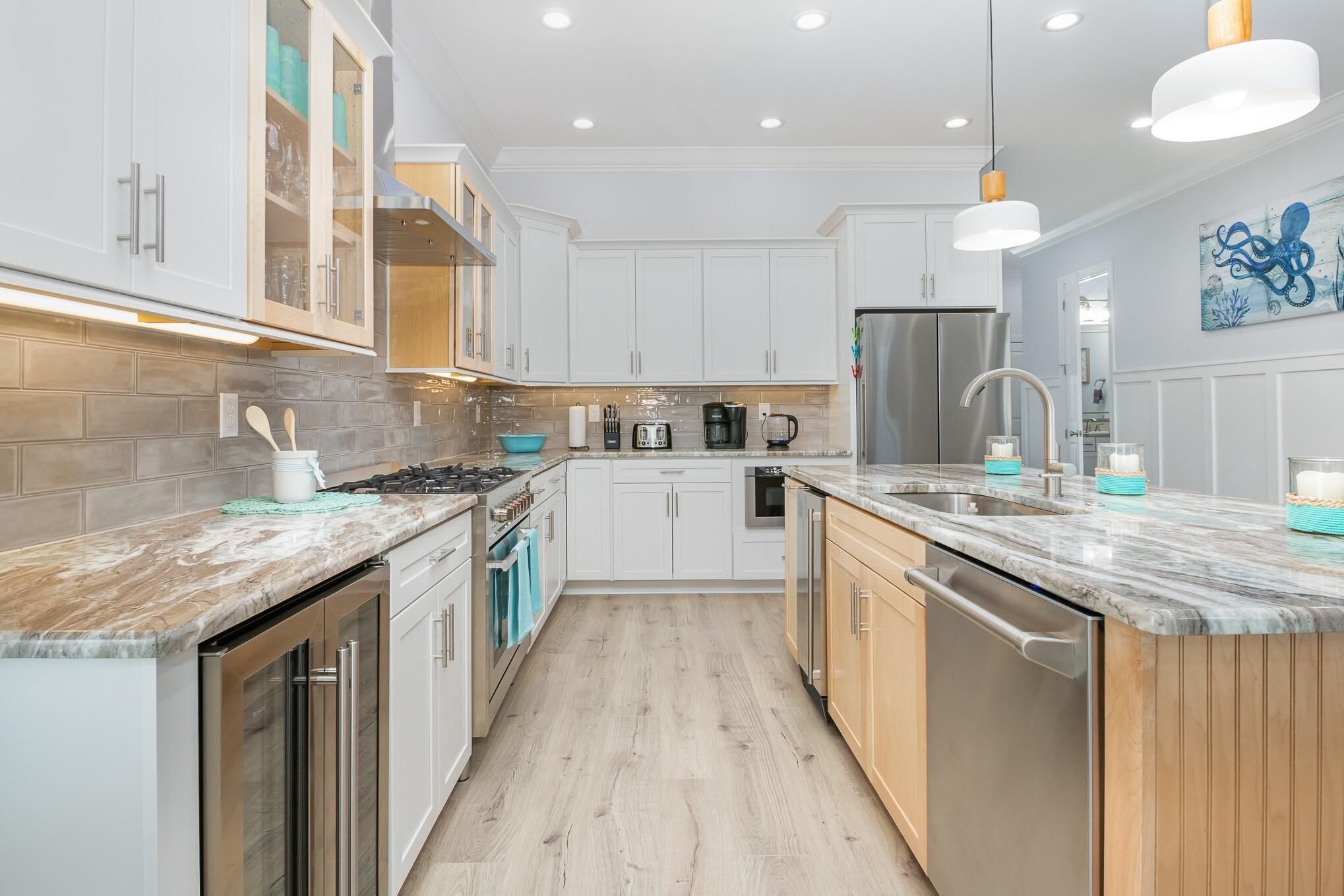 Kjøleskap, mikrobølgeovn, ovn og kokeplater