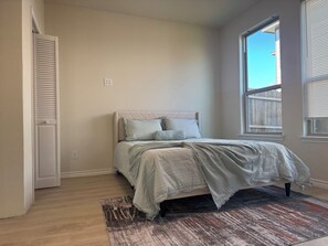 6 bedrooms, WiFi, bed sheets