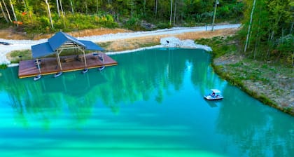 Luxury Tiny Cabin on Pond w/ Hot Tub, Loft & Resort Game Room – 20 Mins to Red River Gorge
