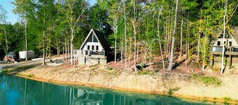 Luxury Tiny Cabin on Pond w/ Hot Tub, Loft & Resort Game Room – 20 Mins to Red River Gorge