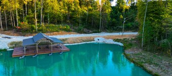 Still Water – Luxury King Cabin Overlooking the Pond w/ Hot Tub, Fire Pit