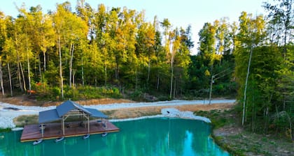 Still Water – Luxury King Cabin Overlooking the Pond w/ Hot Tub, Fire Pit