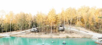 Still Water – Luxury King Cabin Overlooking the Pond w/ Hot Tub, Fire Pit