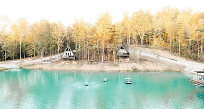 Still Water – Luxury King Cabin Overlooking the Pond w/ Hot Tub, Fire Pit