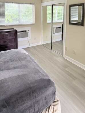 مكواة/لوح كي وواي فاي وملاءات أسرّة