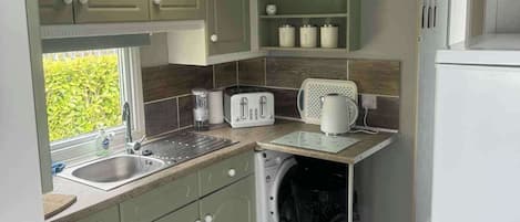 Tủ lạnh, lò vi sóng, lò nướng, bếp nấu