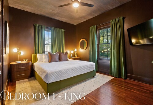 Historic 1909 Gem on the Bourbon Trail w/4 King Beds