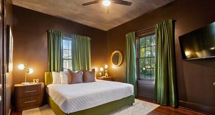 Historic 1909 Gem on the Bourbon Trail w/4 King Beds