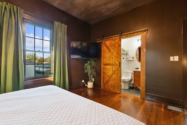 4 dormitoris, planxa i posts de planxar, wifi gratuïta i roba de llit