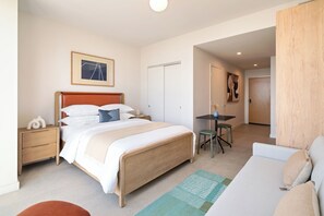 Deluxe Queen Studio | Living area | 65-inch flat-screen TV with cable channels - The Crosby Miami World Center (Miami)