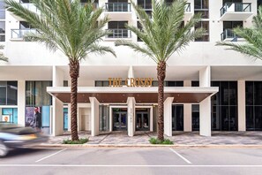 Property entrance - The Crosby Miami World Center (Miami)