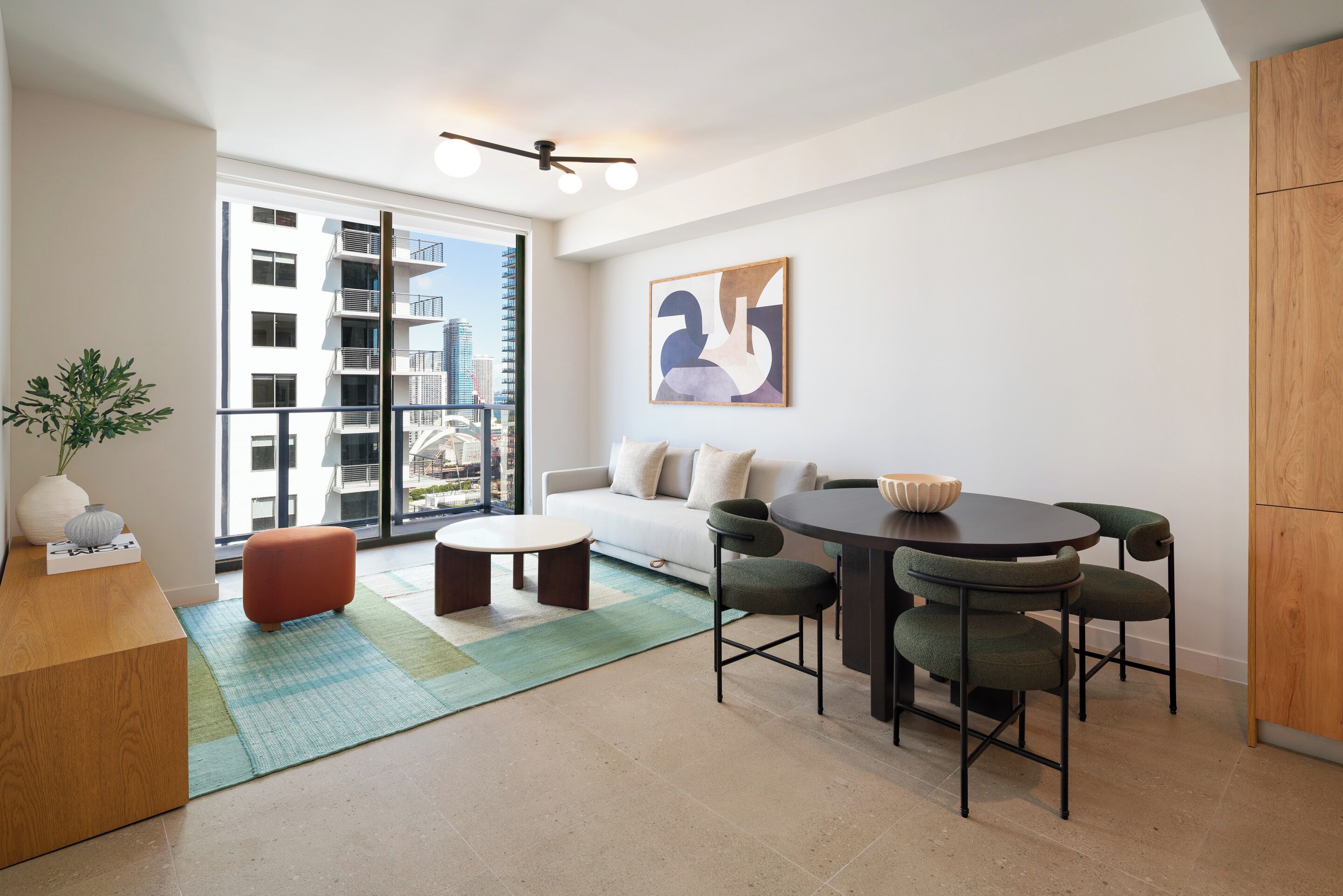 Deluxe suite, 1 kingsize bed met slaapbank, balkon | Uitzicht op de stad